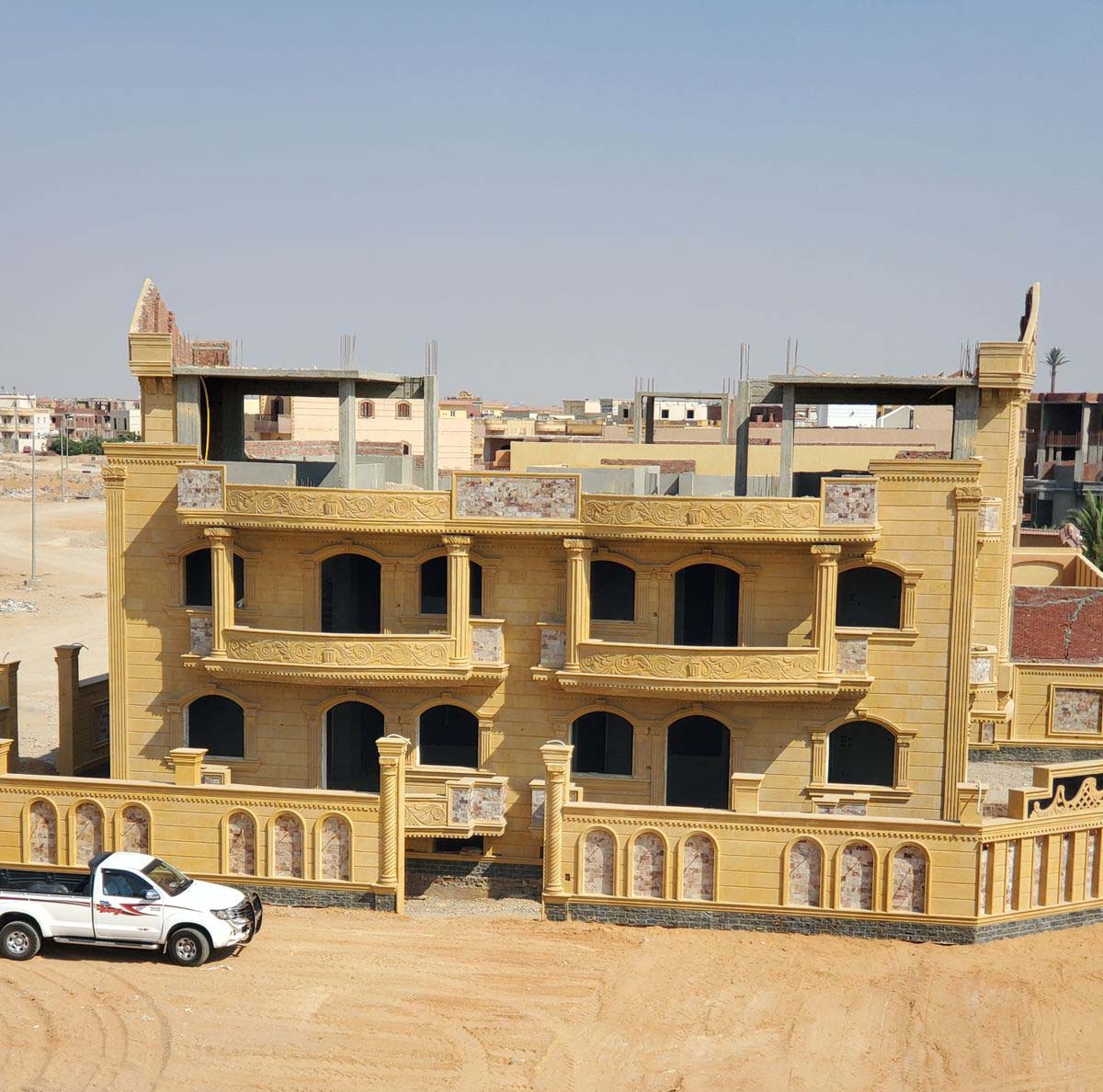   تركيب-الديكورات-الخارجية  